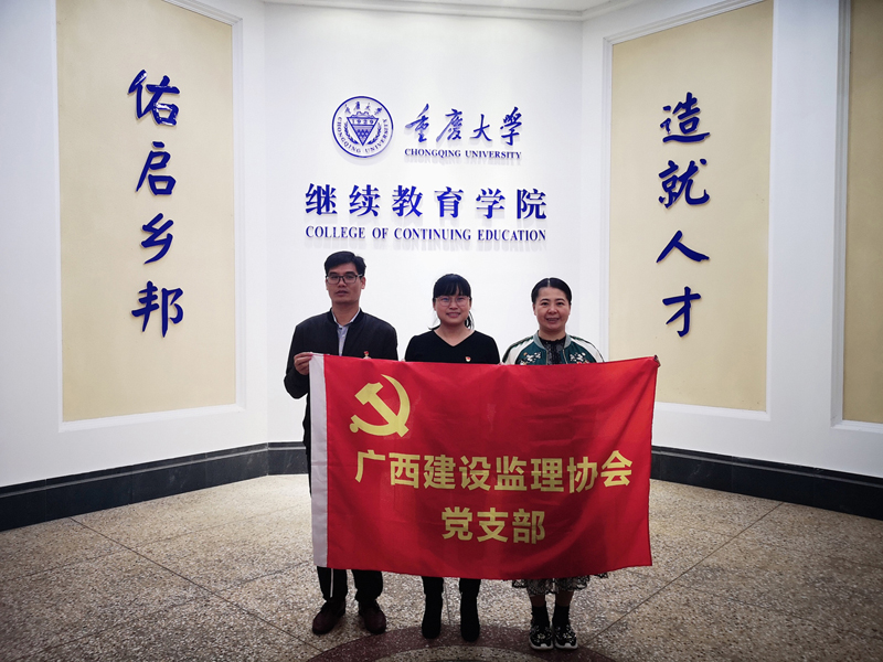 2、三人合影.jpg