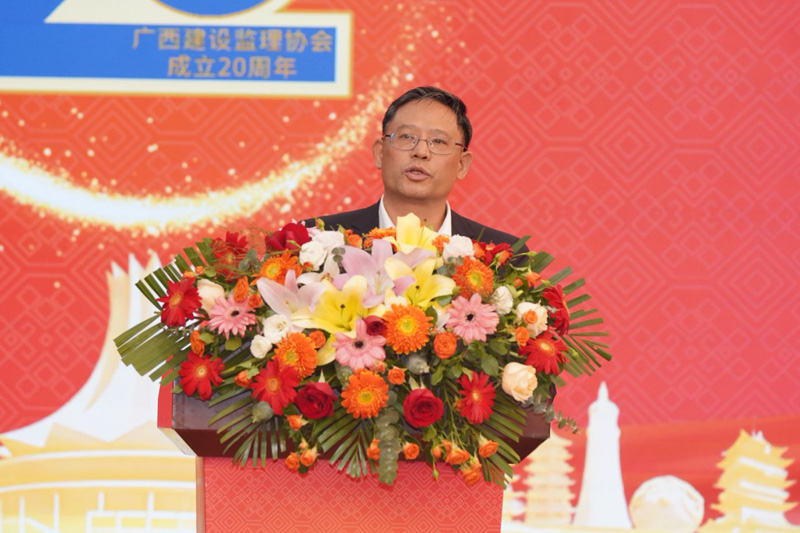 陳群毓.jpg